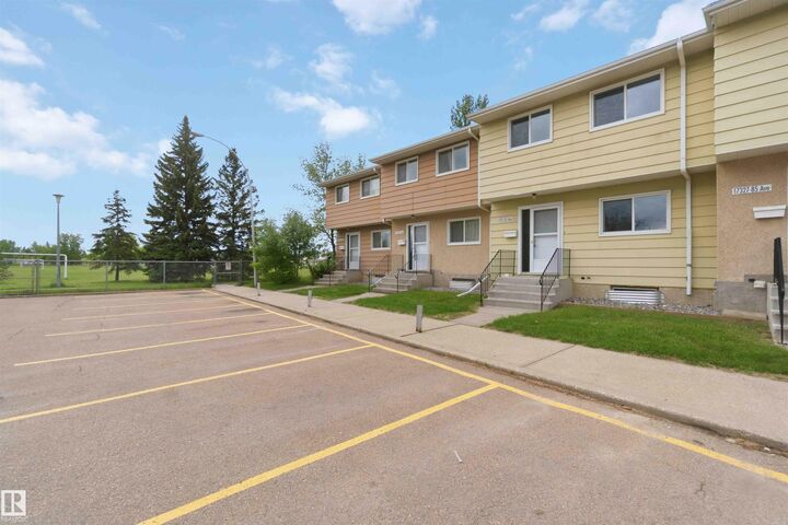 Photo de la propriété:  17325 85 Avenue NW  AB T5T 0P7 