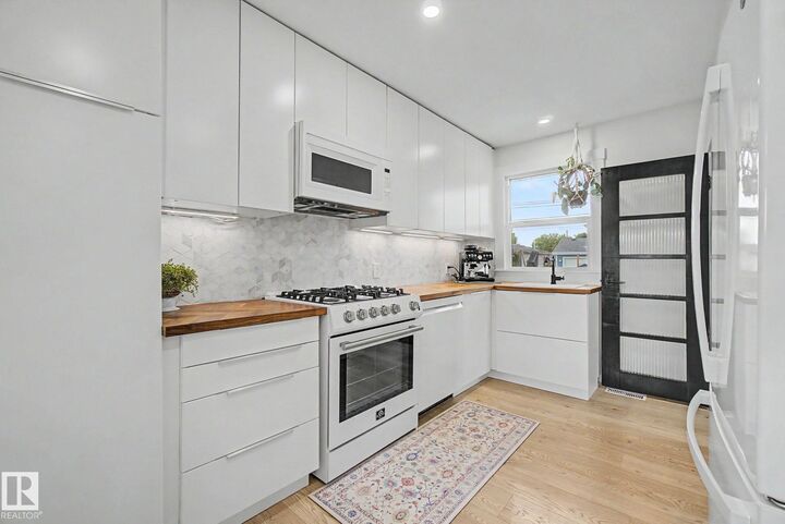 Property Photo: 15771 106A Avenue NW AB T2P 0X2