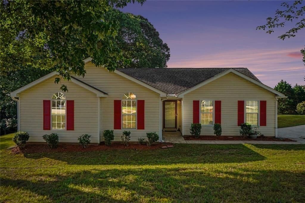Property Photo: 4466 Big Bluff Court GA 30135