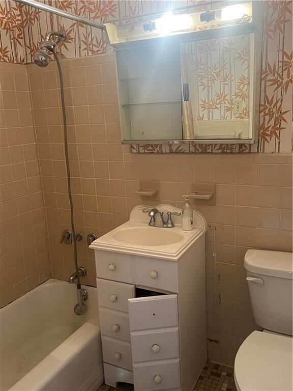Property Photo:  215 Piedmont Avenue NE 1906  GA 30308 