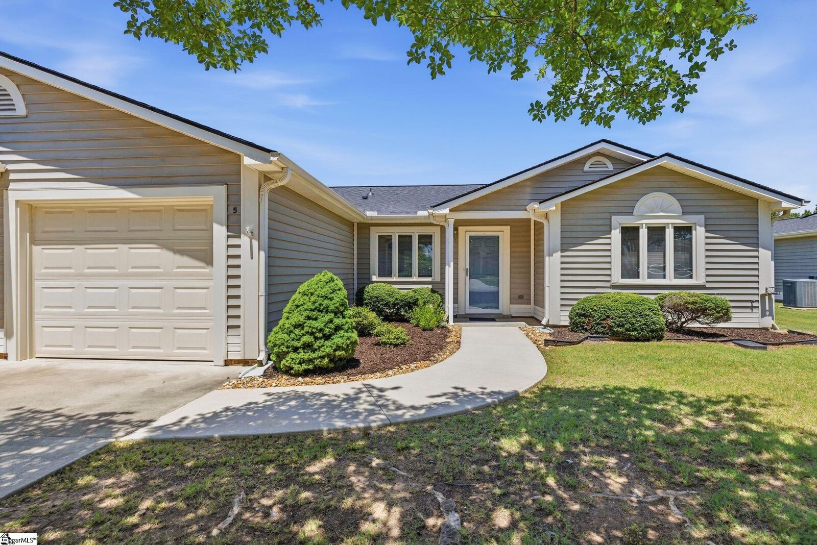Property Photo: 5 Lake Summit Drive SC 29615