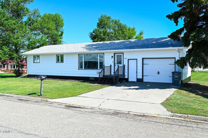 Property Photo:  431 7th Avenue SE  ND 58784 
