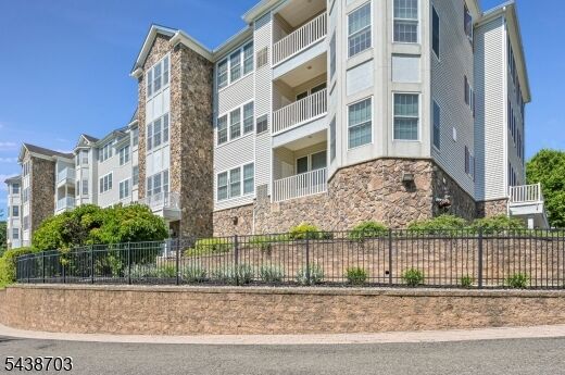Property Photo:  1305 Gatherings Dr 1305  NJ 07508 