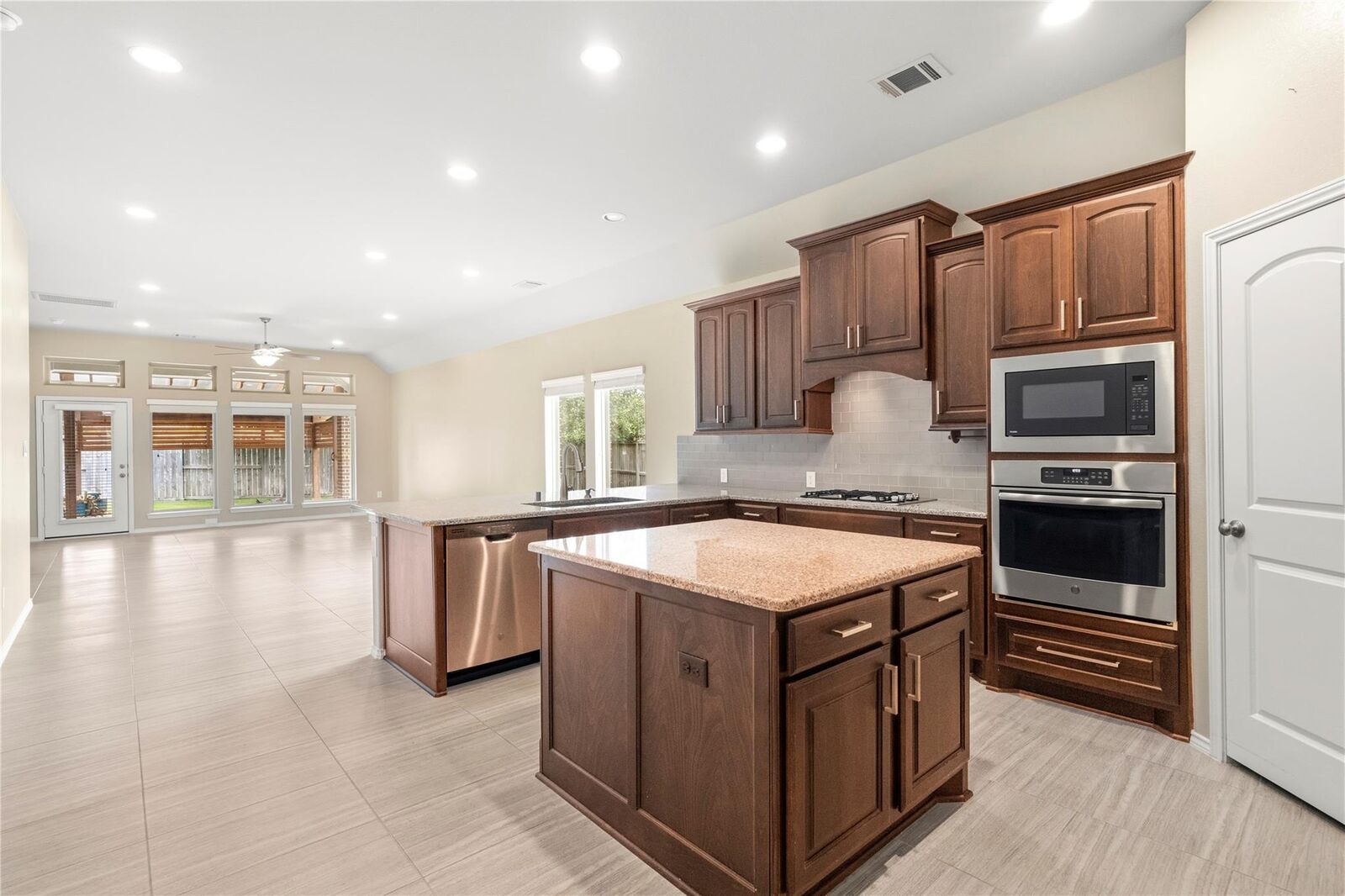 Property Photo:  2110 Cinnamon Teal Circle  TX 77423 