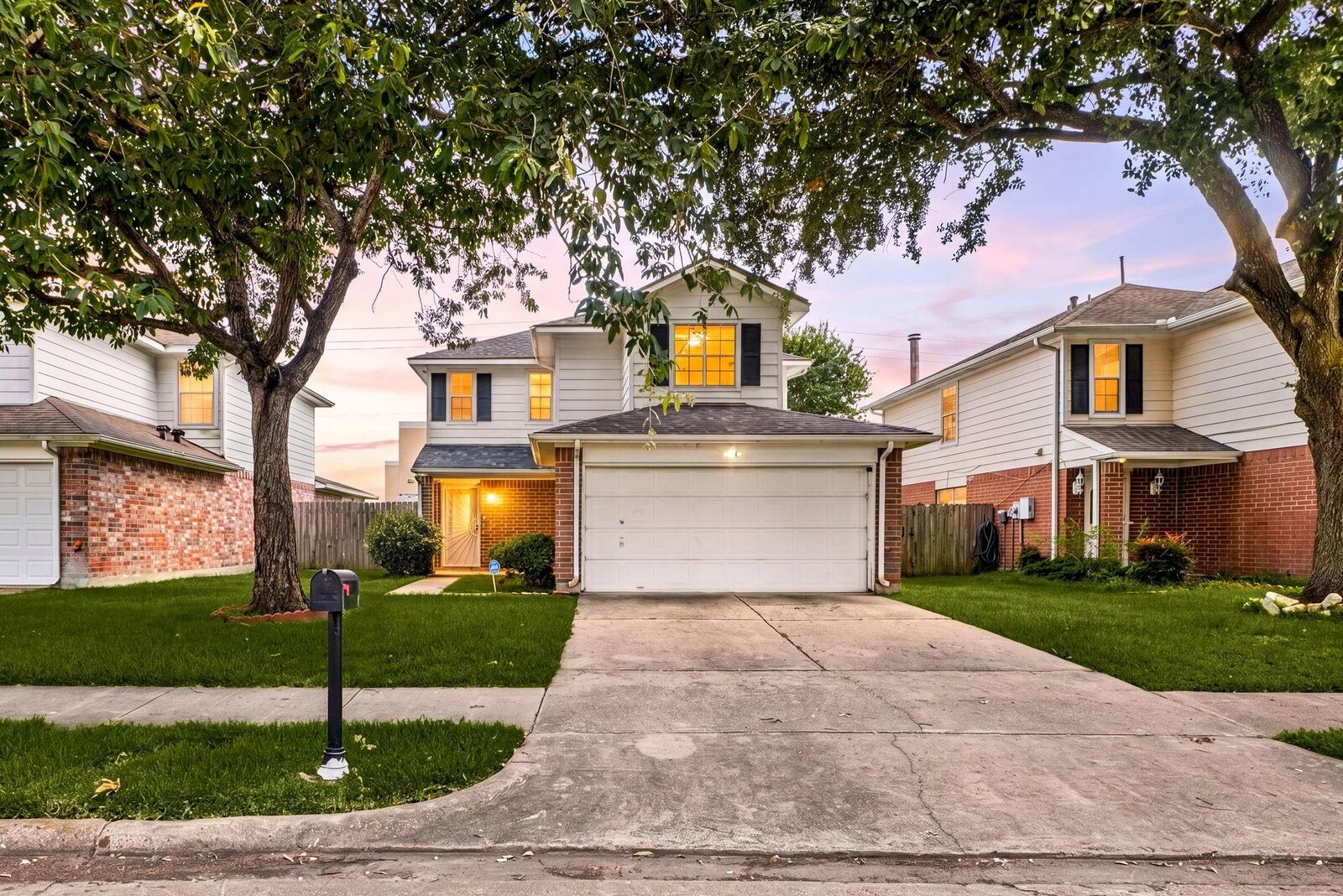 Property Photo:  11715 Evesborough Drive  TX 77099 