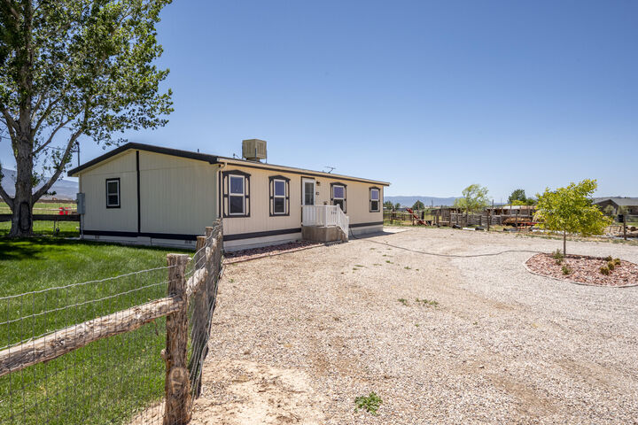 Property Photo: 255 W 3000 N UT 84721