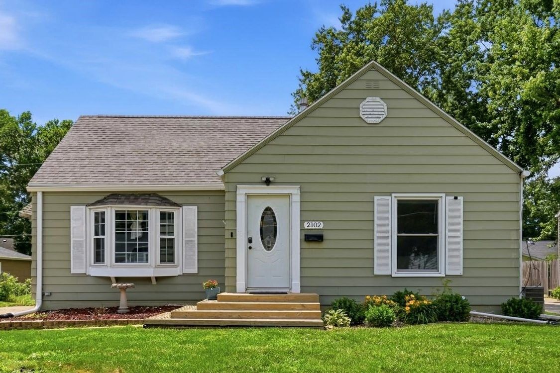 Property Photo:  2102 55th Street  IA 50310 