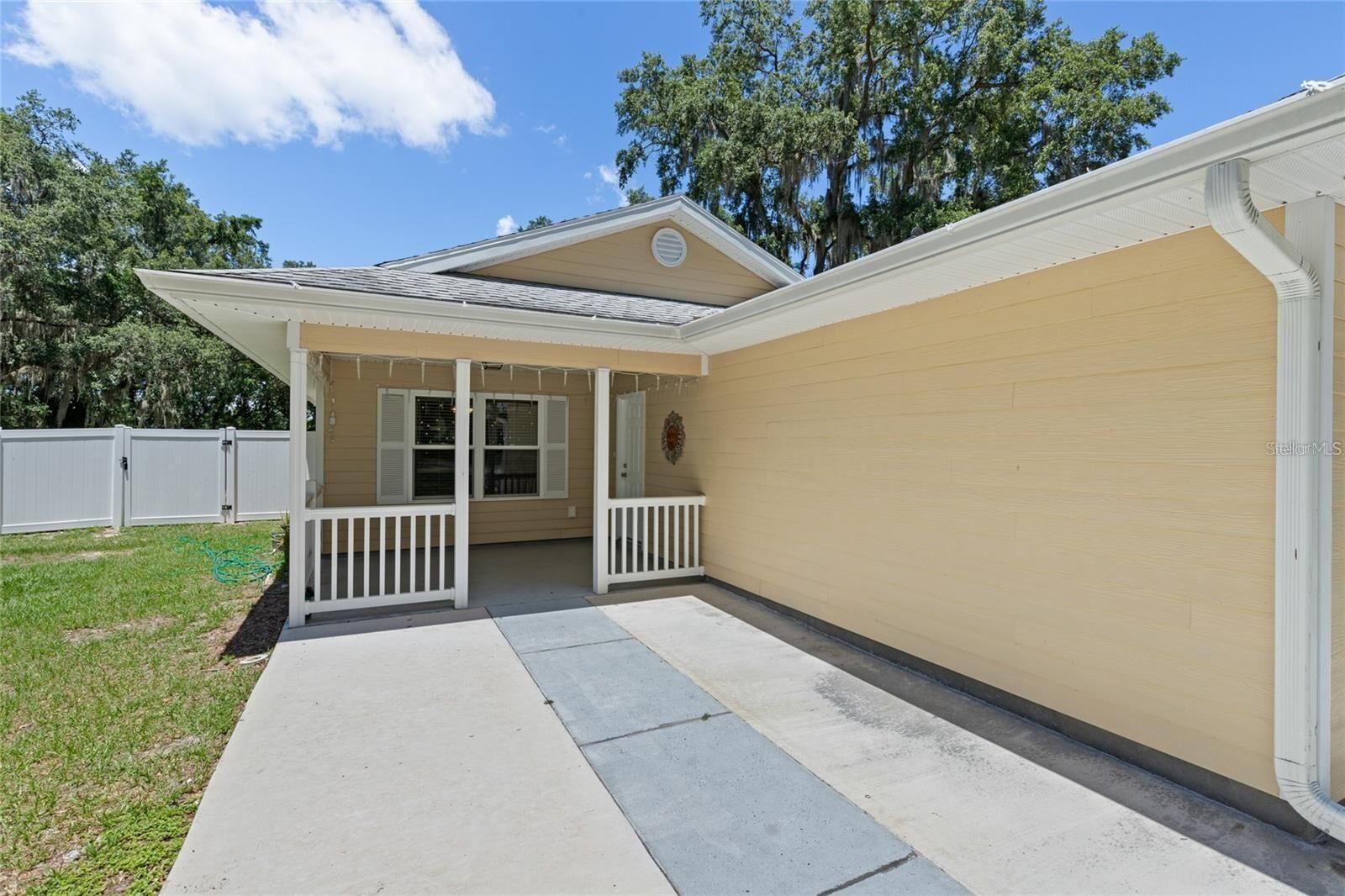 Property Photo: 206 E Catawba FL 34731