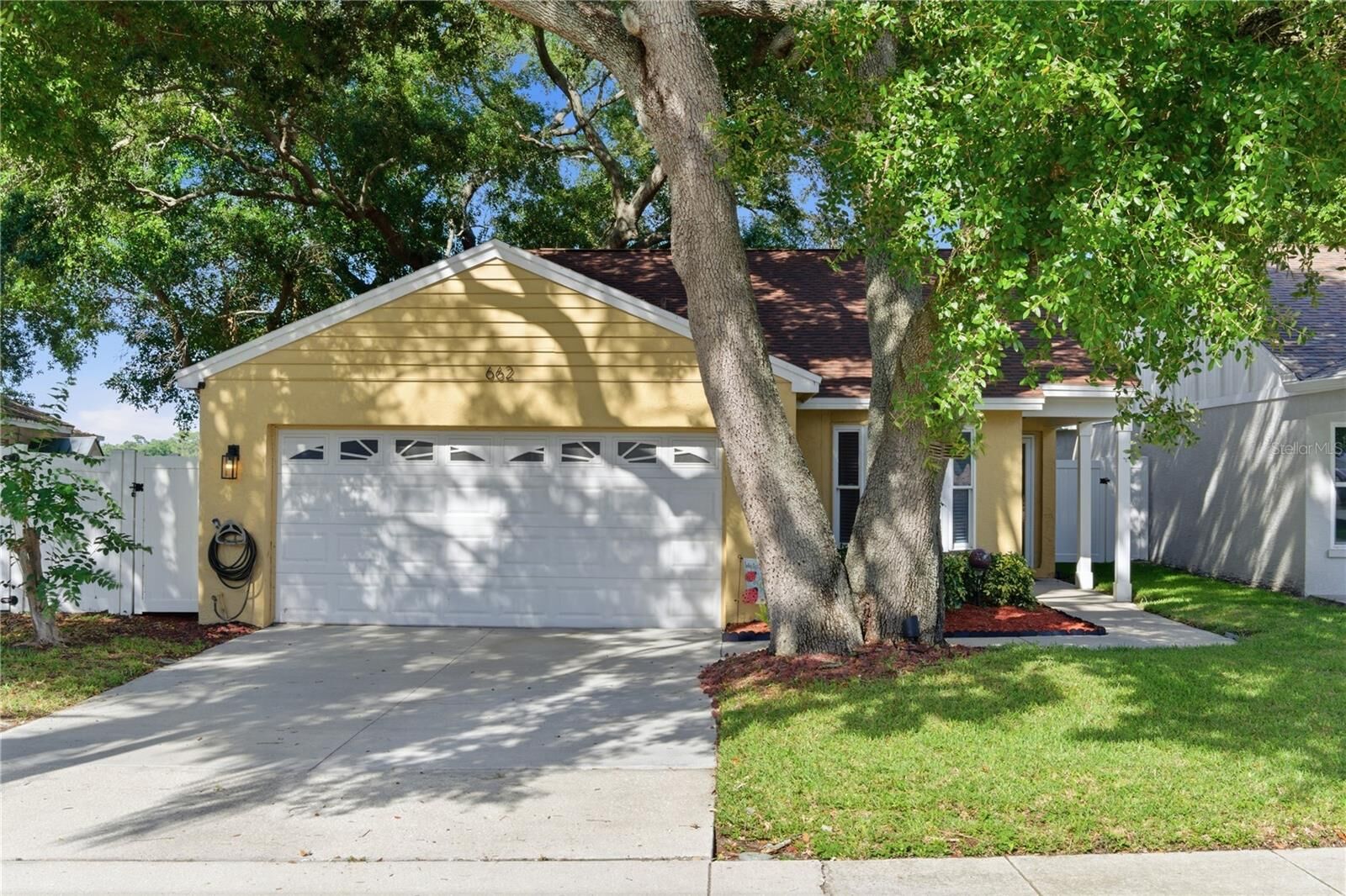 Property Photo: 662 Bellingham Place FL 34684