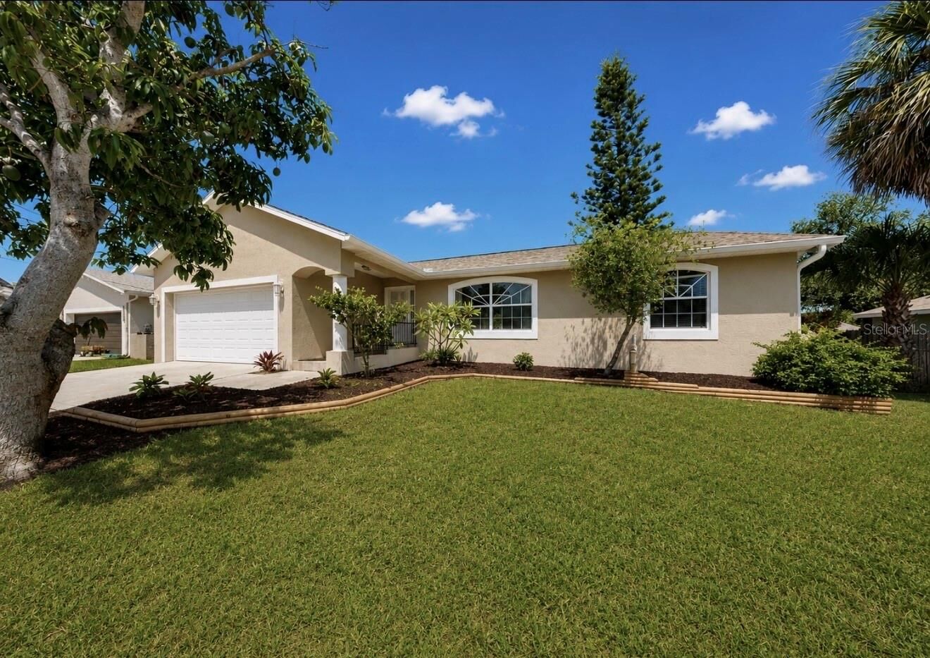 Property Photo: 6248 Fairway Boulevard FL 33572