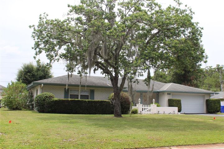 Property Photo:  2324 Haley Court  FL 34741 