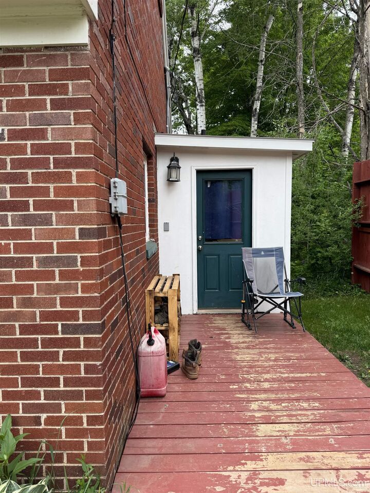 Property Photo: 798 E US 41 Highway MI 49866