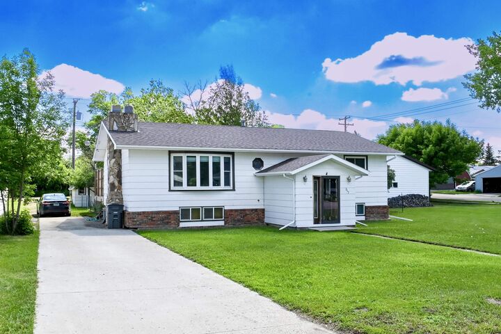 Property Photo: 317 2nd St SE ND 58784