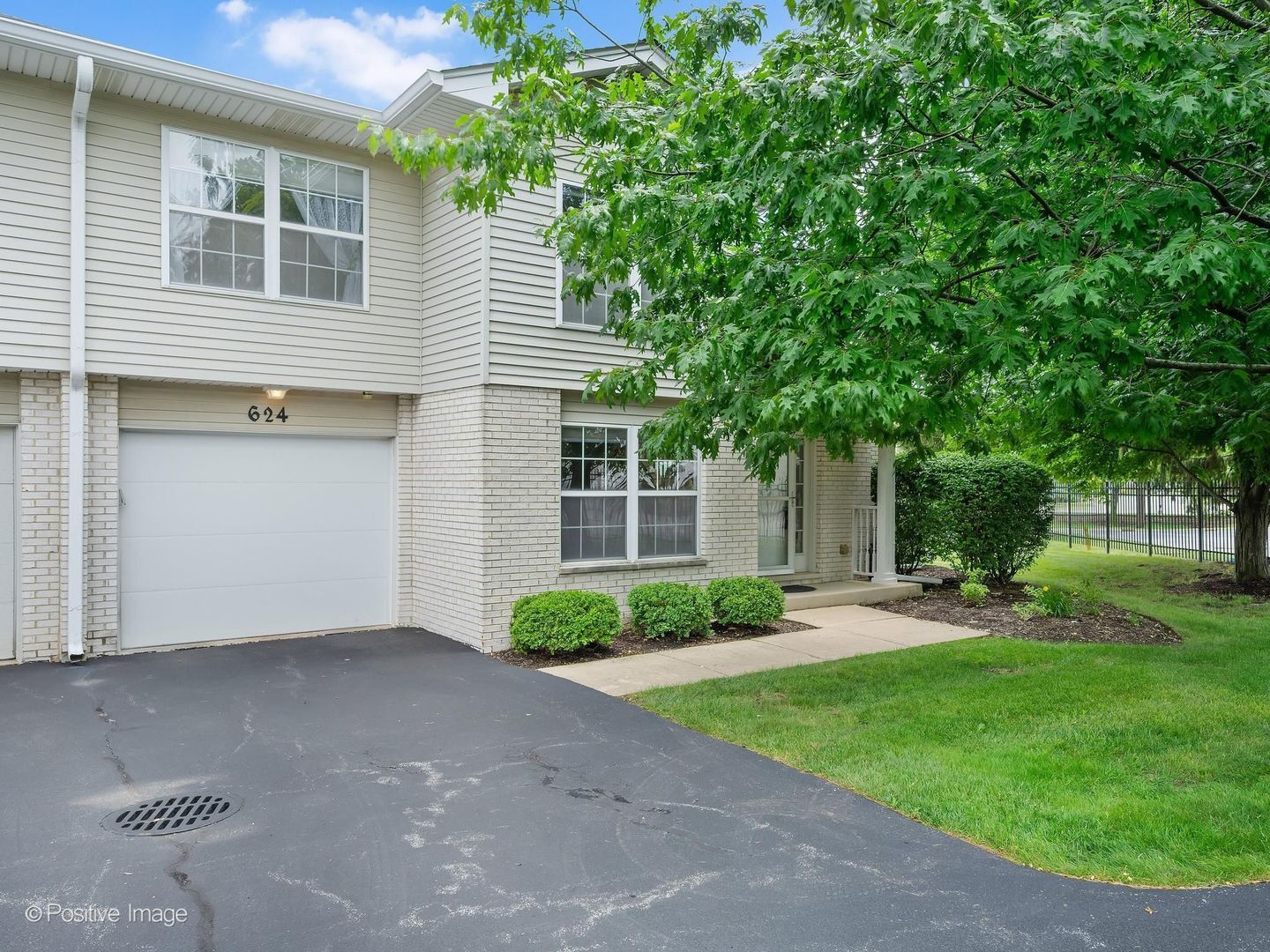 Property Photo:  624 Beaver Court 624  IL 60563 