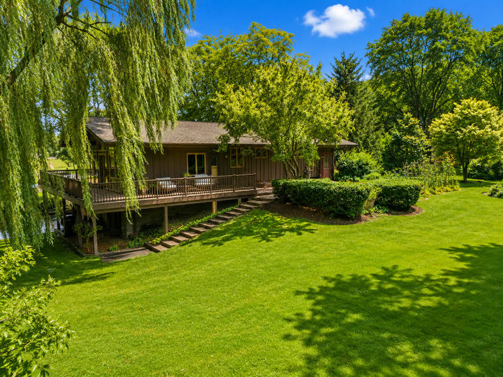 Property Photo:  2272 N Circle Drive  IL 60067 