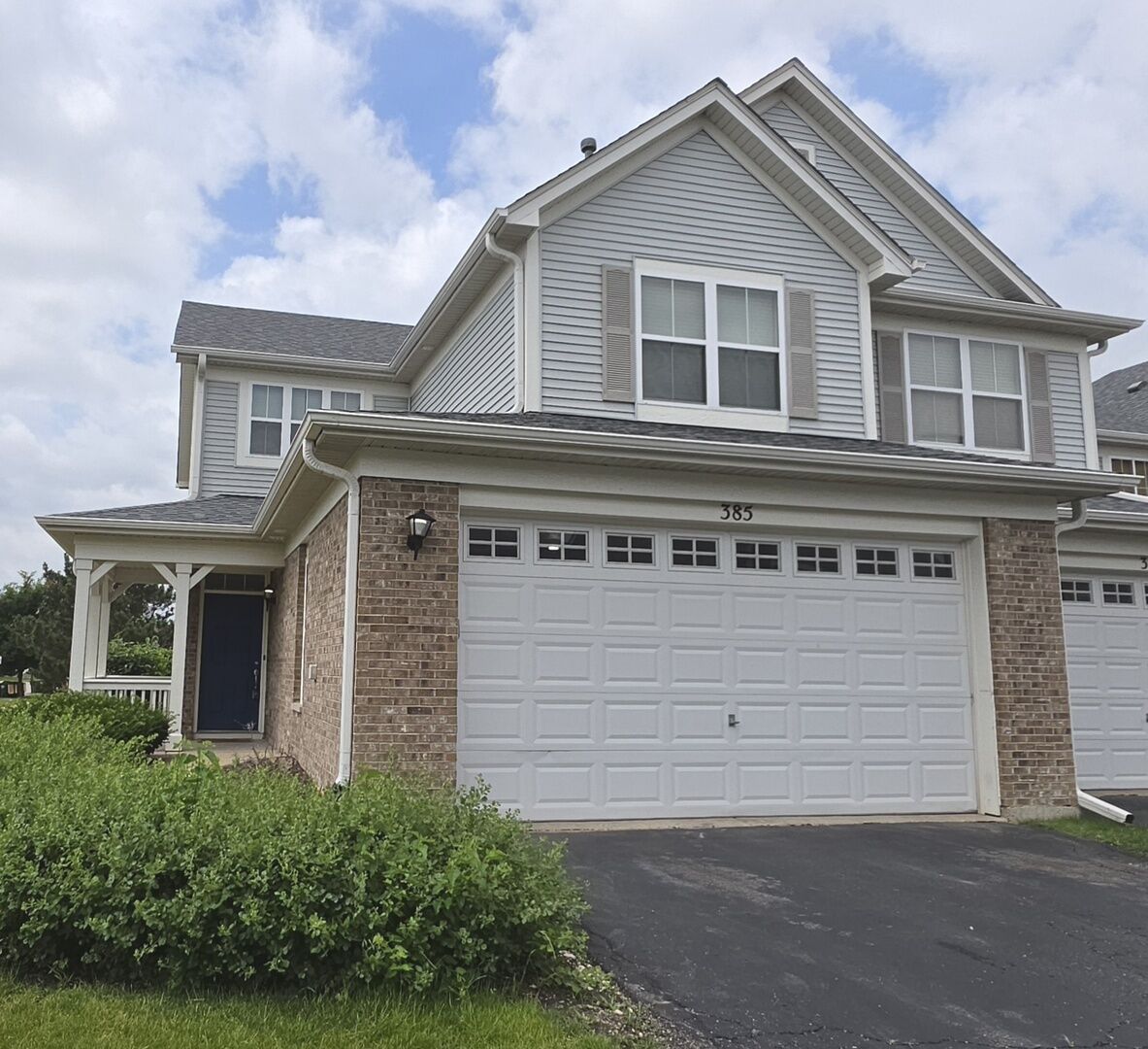 Property Photo:  385 Bluegrass Parkway  IL 60543 