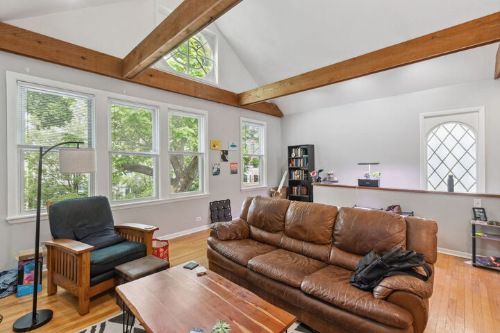 Property Photo:  2443 N Greenview Avenue 2  IL 60614 