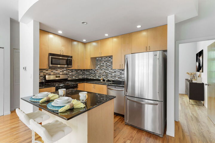 Property Photo: 2312 W Bloomingdale Avenue B IL 60647