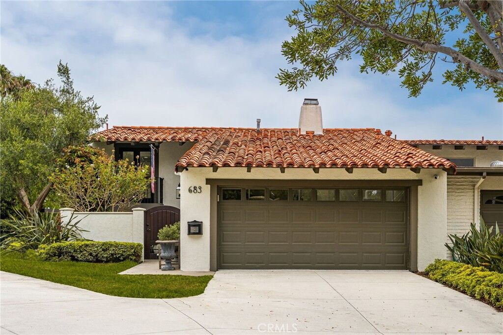Property Photo:  683 Vista Bonita  CA 92660 