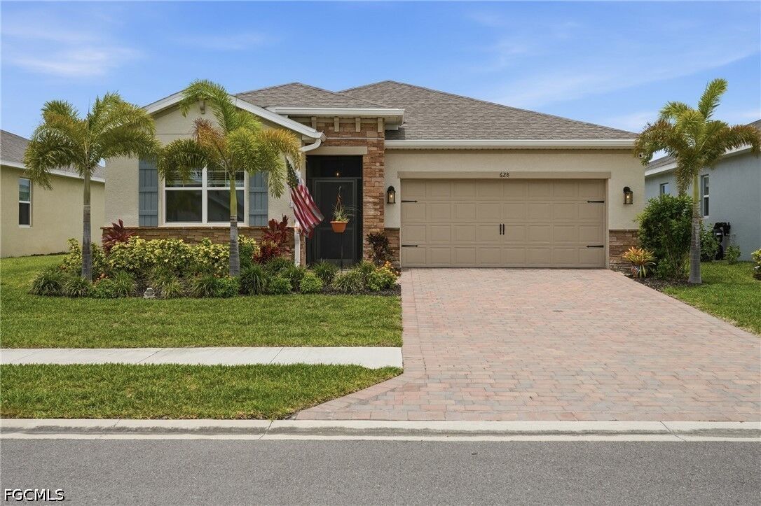 Property Photo: 628 Parkshore Lake Avenue FL 33993