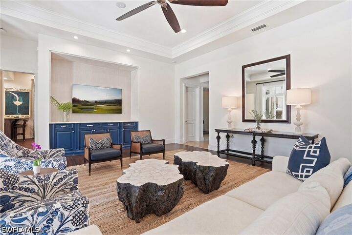 Property Photo: 160 16th Avenue S FL 34102