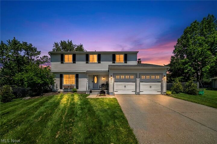 Property Photo:  817 Glencairn Lane  OH 44212 