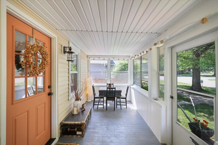 Property Photo:  1068 Pleasant Avenue  MN 55102 
