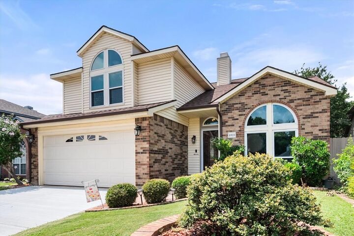 Property Photo:  2404 Bennington Drive  TX 76018 