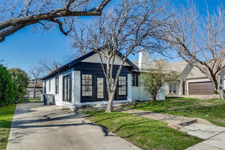 Property Photo:  5011 Parkland Avenue  TX 75235 