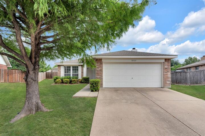 Property Photo: 9237 Monument Court TX 76244