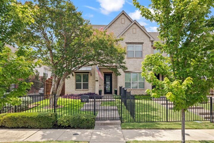 Property Photo: 2415 Knight Street A TX 75219
