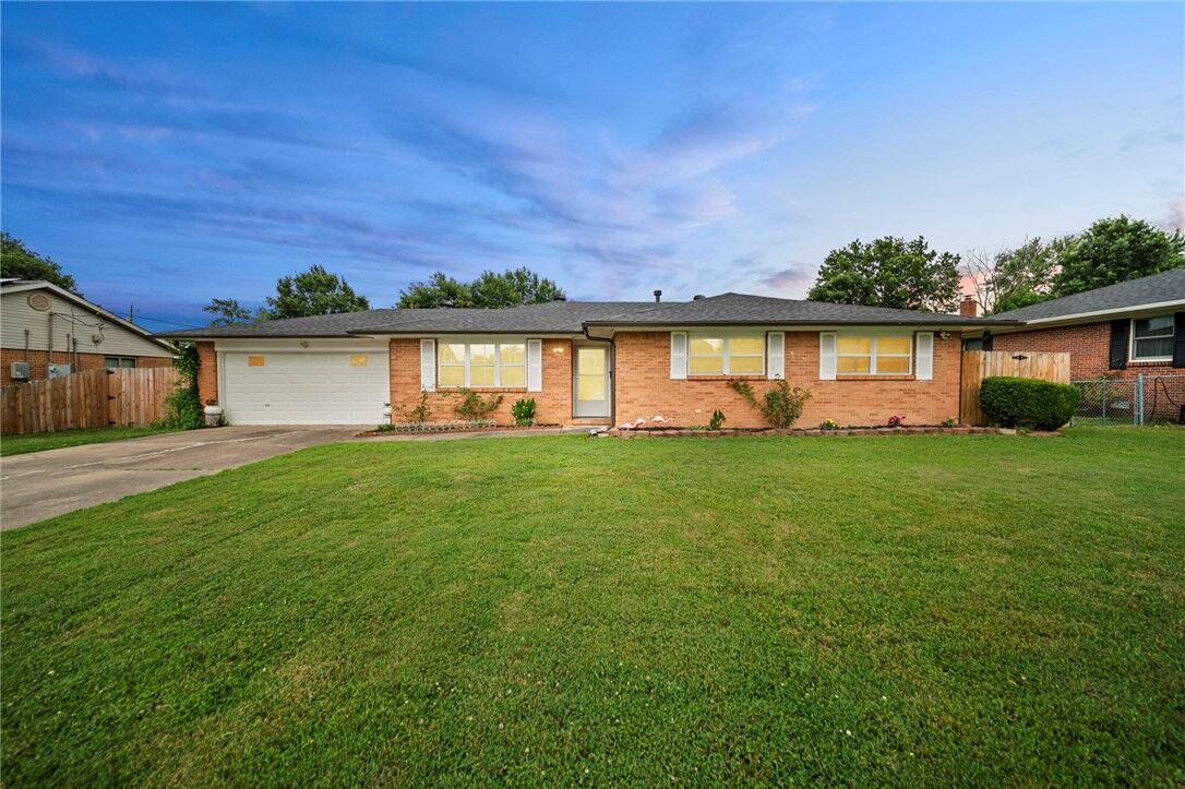 Property Photo:  501 Janet Street  AR 72762 