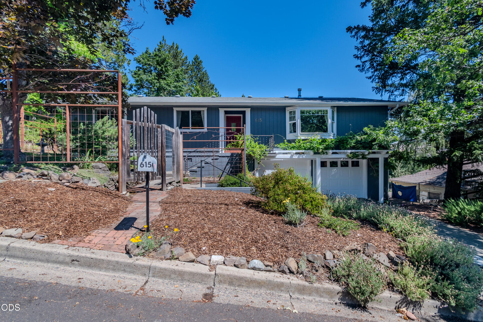 Property Photo:  615 Ashland Street  OR 97520 