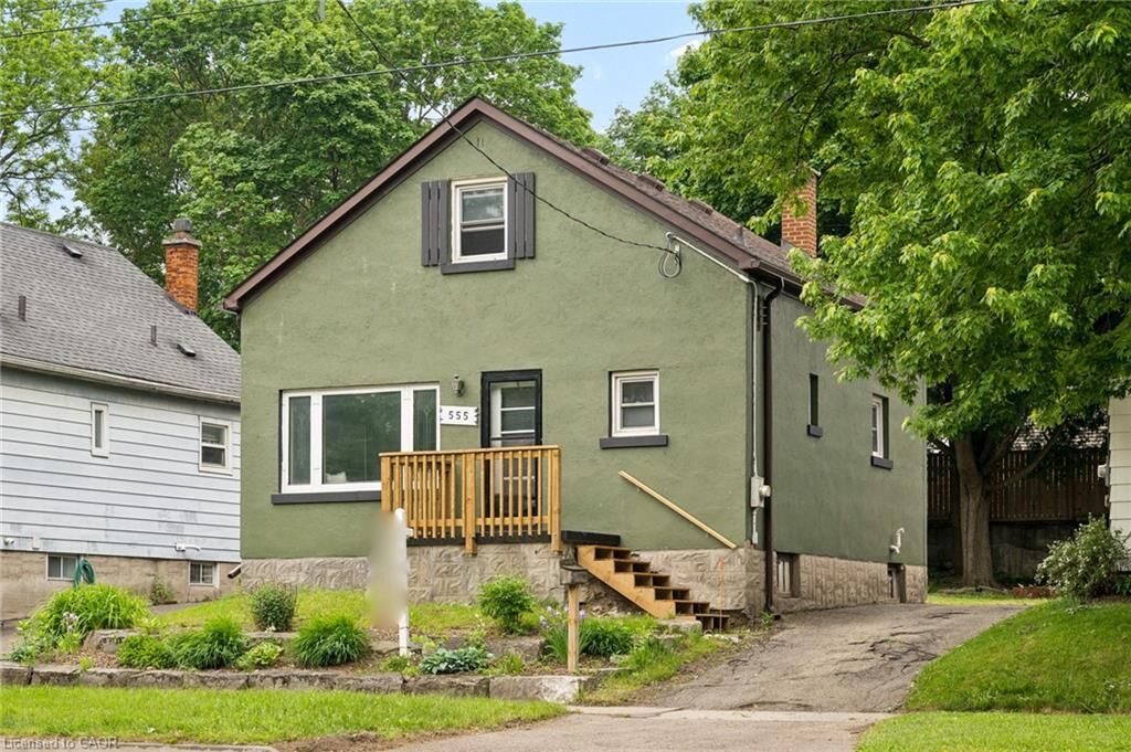 Property Photo: 555 Wellington Street N ON N2H 5L6