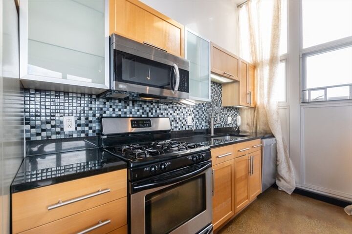 Property Photo: 118 Holmes St 405 MA 02171