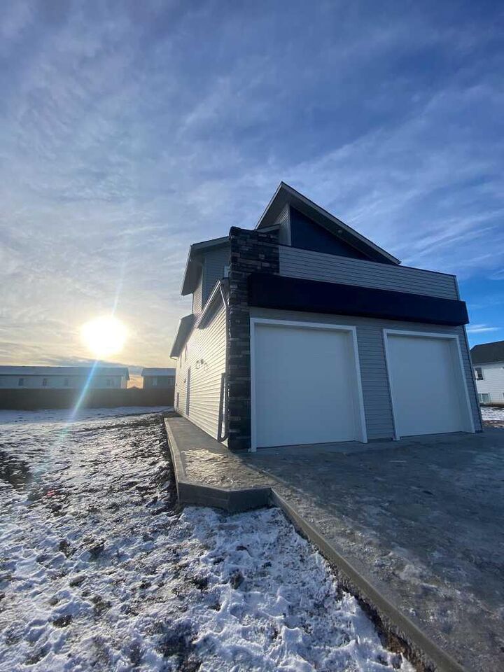Photo de la propriété:  9507 114 Avenue B  AB T8X 0W7 