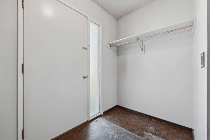 Property Photo:  222 Marlborough Way NE  AB T2A 6R9 