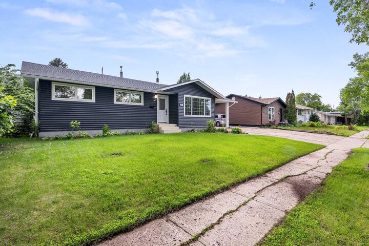 Property Photo: 38 Alberta Crescent AB T9V 3G3