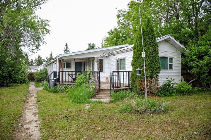 121 Alberta Street — photo 1
