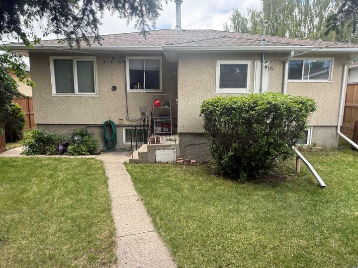 Property Photo: 2848 24 Street NW AB T2M 3Z3