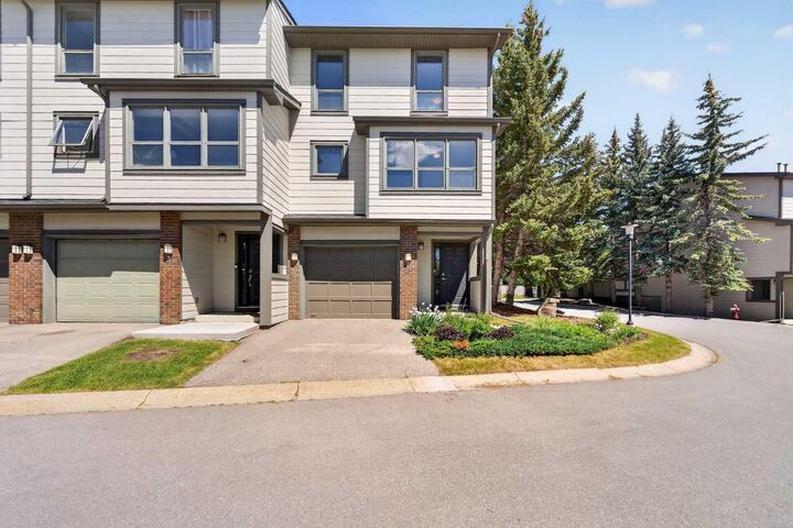 Property Photo: 185 Woodridge Drive SW 1 AB T2W 3X7