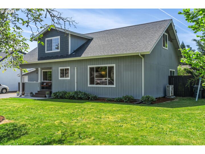 Property Photo: 286 N 6th St OR 97426