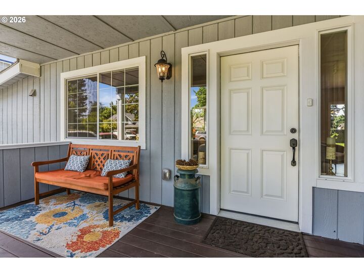 Property Photo: 286 N 6th St OR 97426