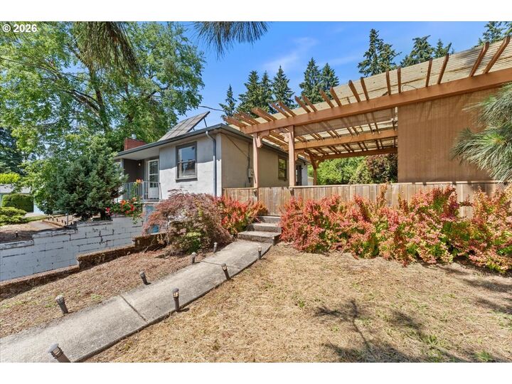 Property Photo:  7905 SW Elmwood St  OR 97223 