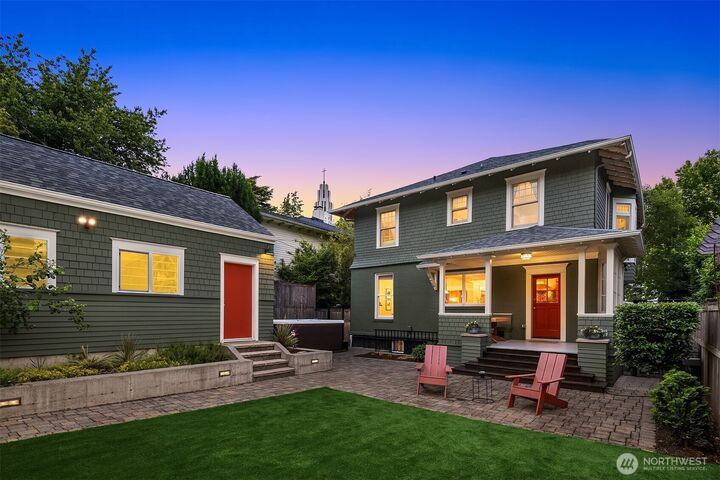 Property Photo: 721 18th Avenue E WA 98112