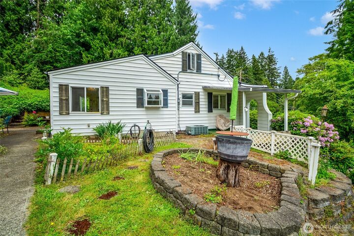 Property Photo:  7208  83rd Avenue SE  WA 98290 