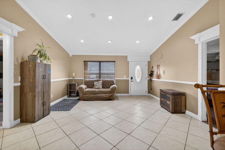Property Photo: 1314 SW Bellevue Avenue FL 34953