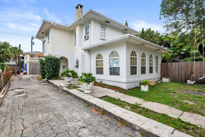 Property Photo: 821 Omar Road FL 33405