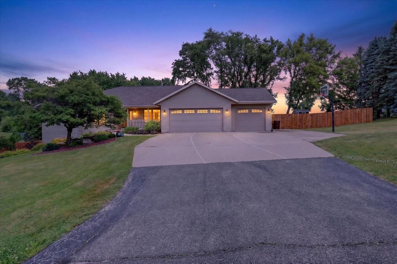 Property Photo: 2309 E Pine Tree Court WI 53563