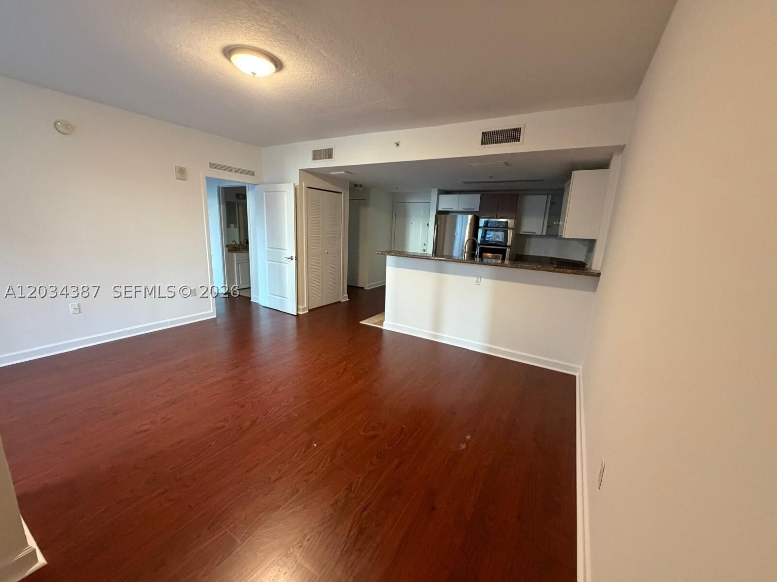 Property Photo:  170 SE 14th St 1406  FL 33131 